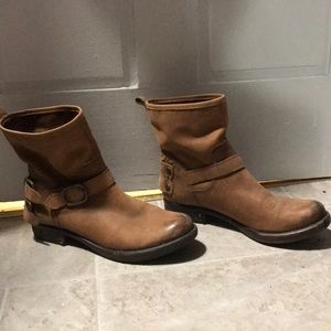 Lucky brand cute size 9 combat boot!